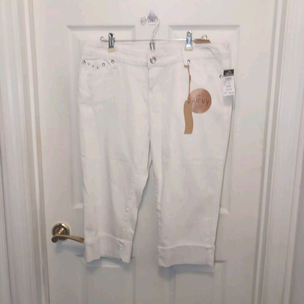Rue 21 Curvy Capri Jeans NWT Size 15/16 White Denim Women's
